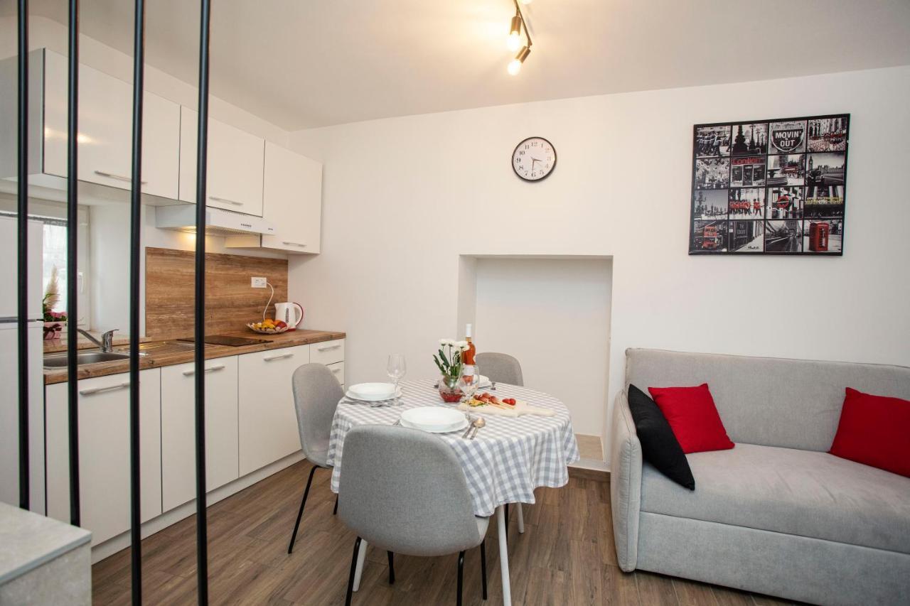 Studio Apartman Amalie Pazin Eksteriør bilde